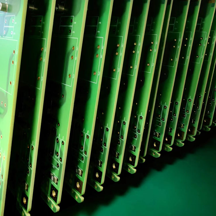 ロジャース PCB は現代のエレクトロニクスにおいてどのように高周波性能を実現するのでしょうか?